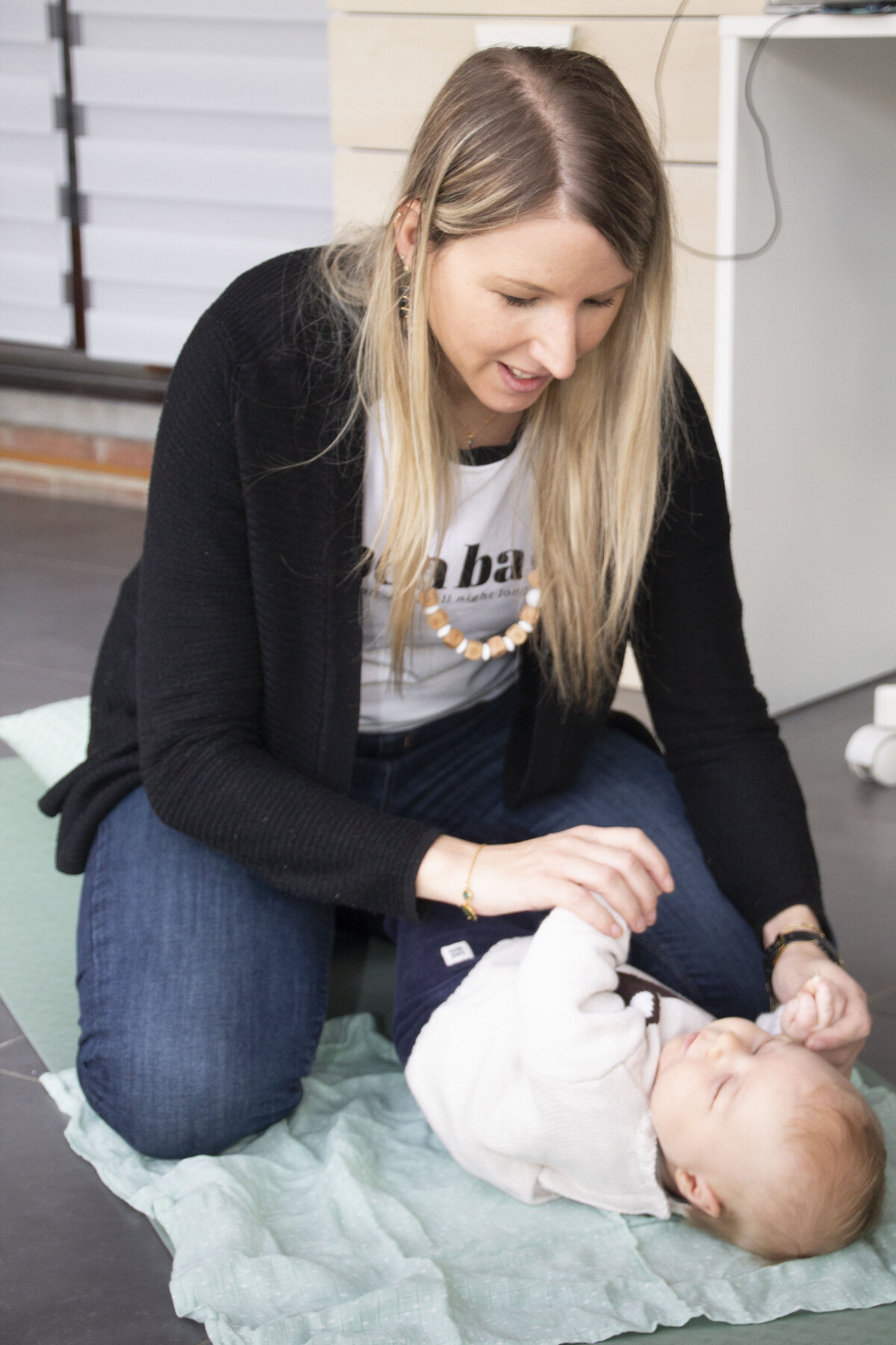 Charlotte et bébé lors d’un atelier Bébé Yoga